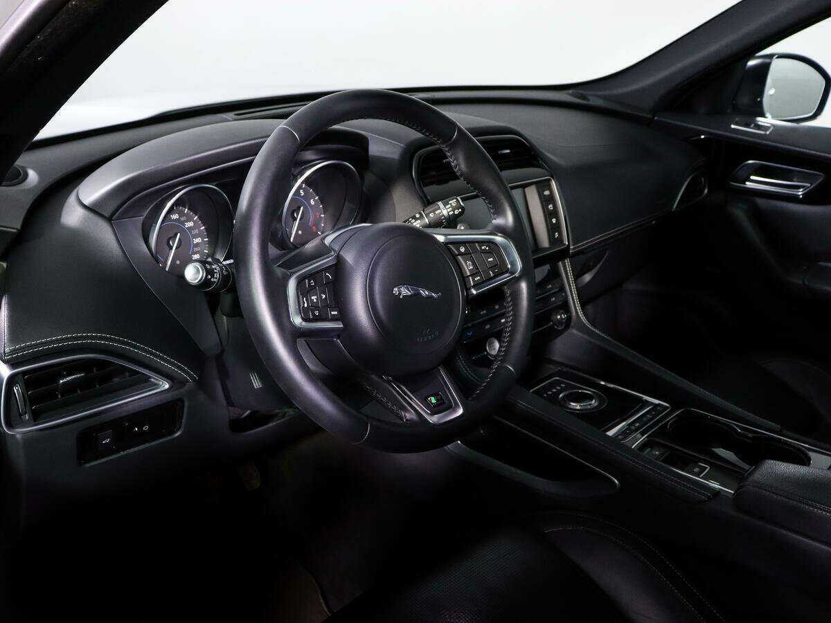 Jaguar F-Pace с пробегом — 2016 год. Фото: #13