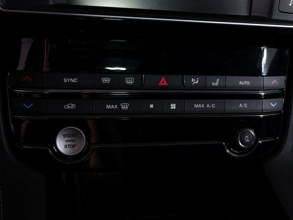 Jaguar F-Pace с пробегом — 2016 год. Фото: #24