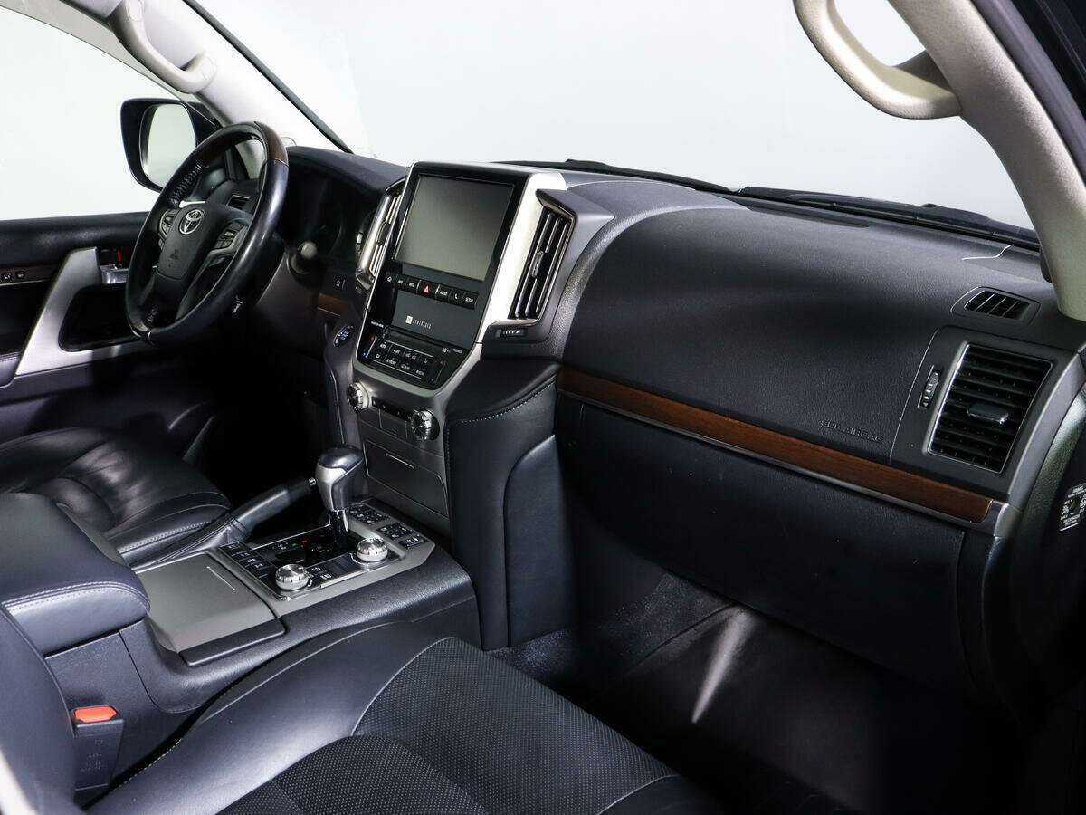 Toyota Land Cruiser с пробегом — 2017 год. Фото: #5