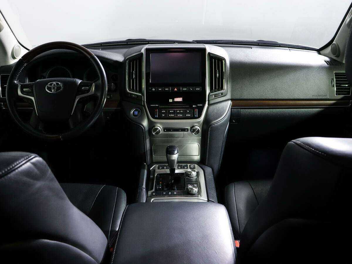 Toyota Land Cruiser с пробегом — 2017 год. Фото: #8