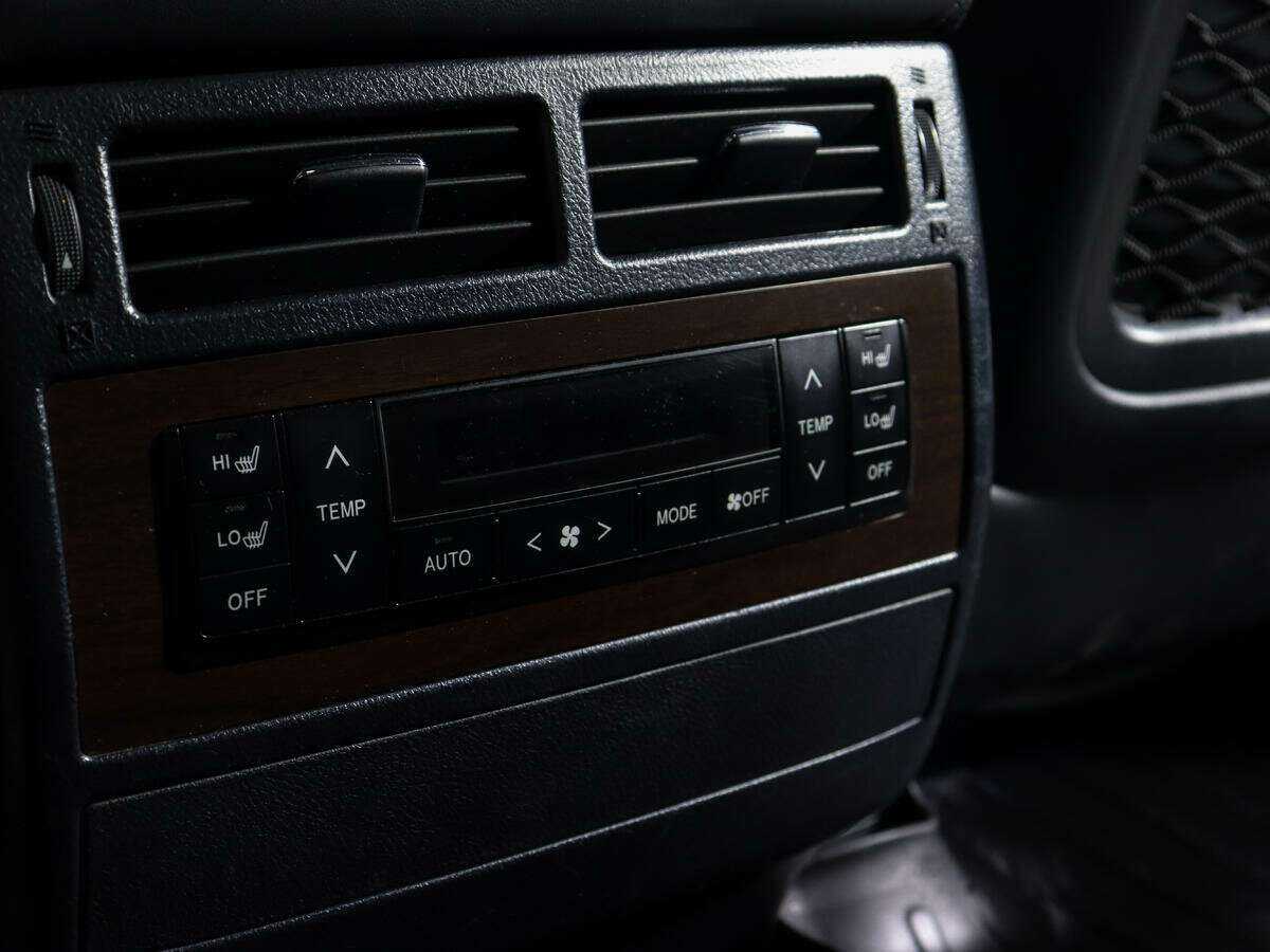 Toyota Land Cruiser с пробегом — 2017 год. Фото: #11