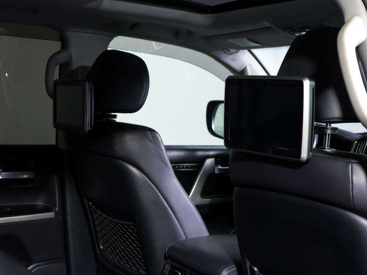 Toyota Land Cruiser с пробегом — 2017 год. Фото: #12