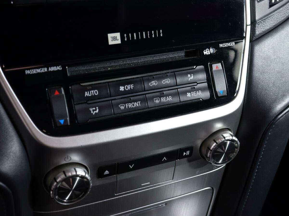 Toyota Land Cruiser с пробегом — 2017 год. Фото: #18