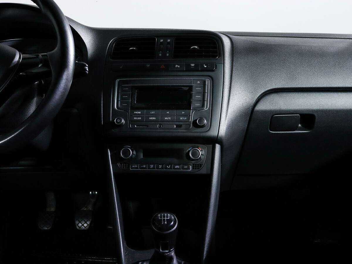 Volkswagen Polo с пробегом — 2016 год. Фото: #9