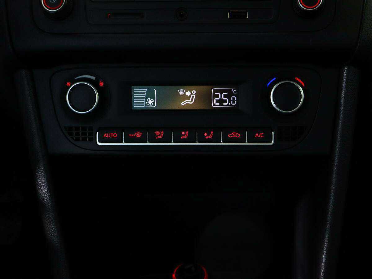 Volkswagen Polo с пробегом — 2016 год. Фото: #12