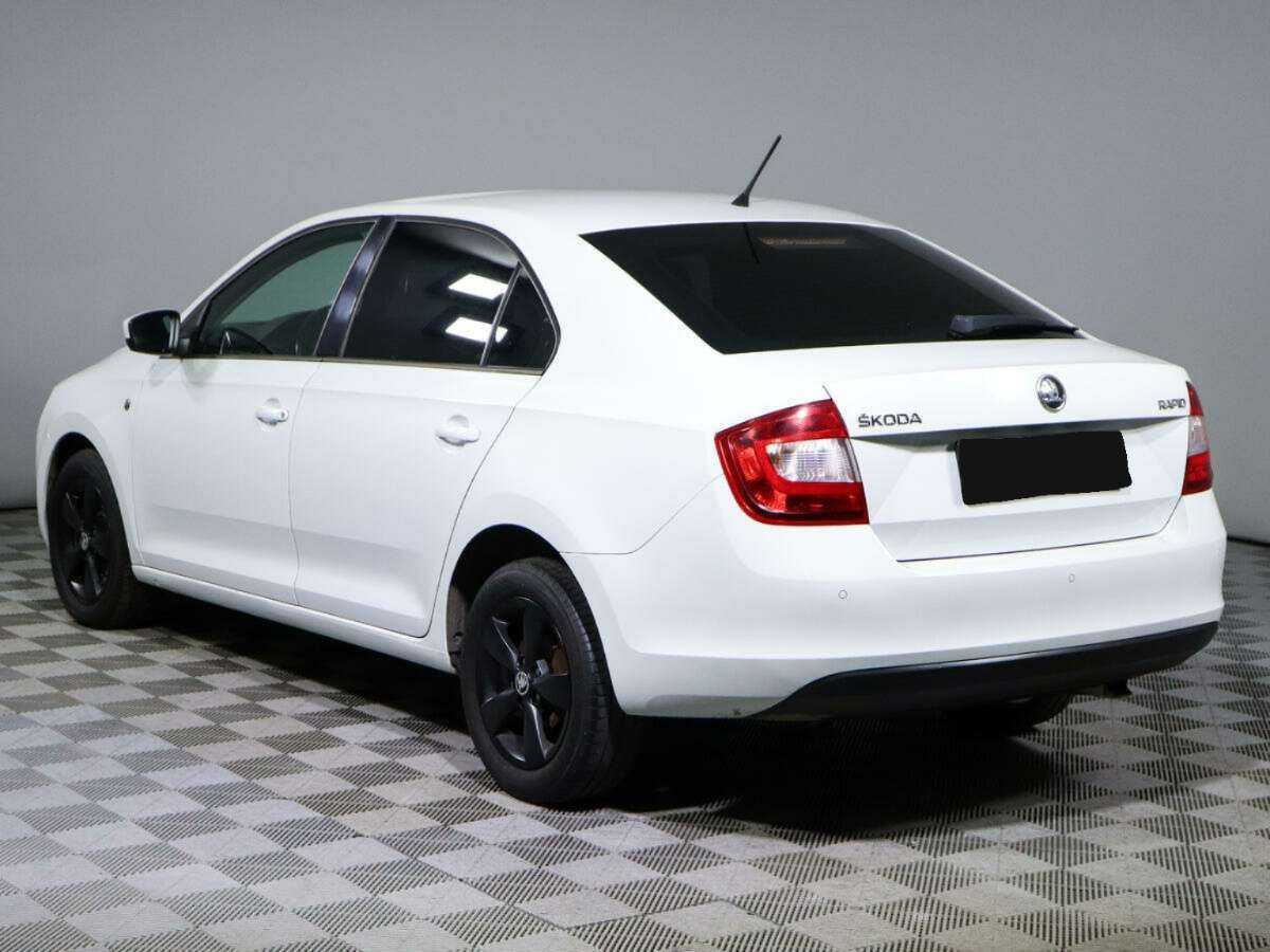Skoda Rapid с пробегом — 2014 год. Фото: #5