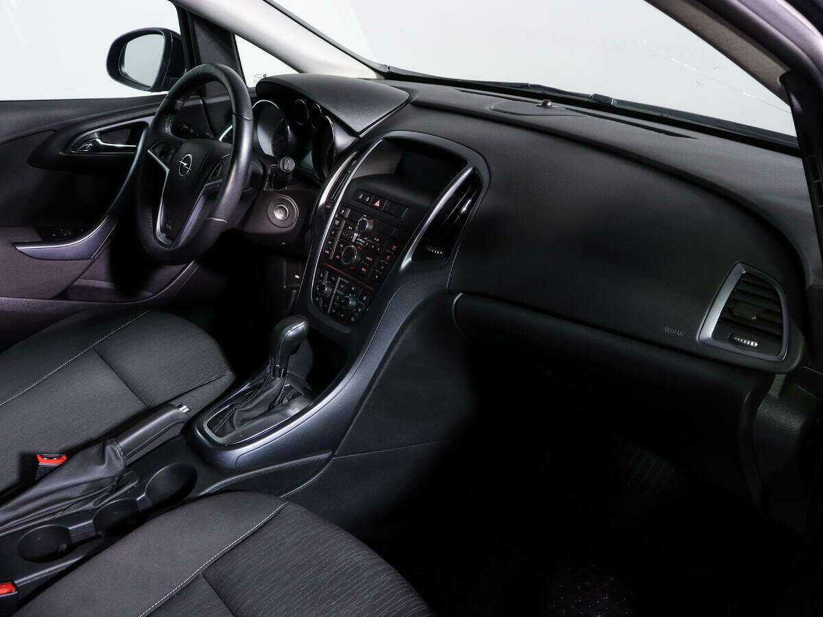 Opel Astra с пробегом — 2014 год. Фото: #8