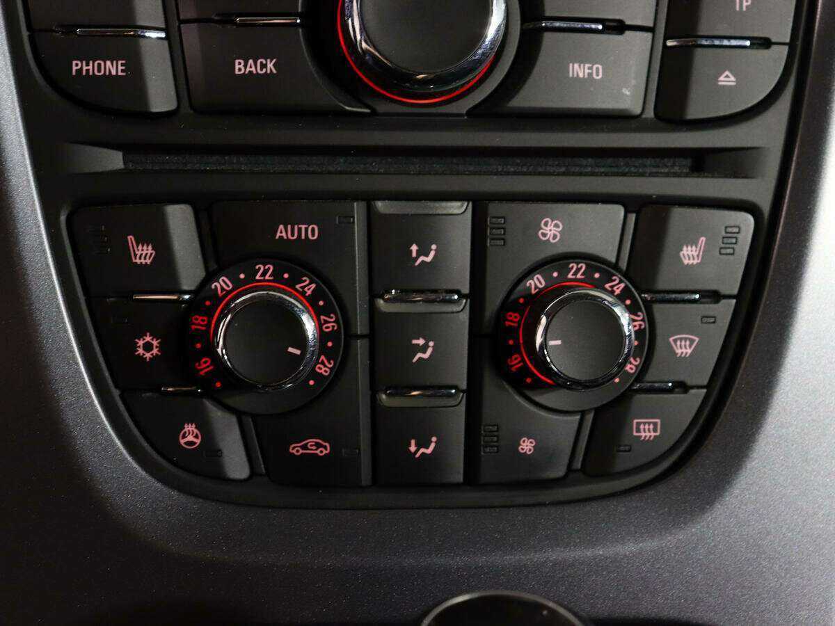 Opel Astra с пробегом — 2014 год. Фото: #17