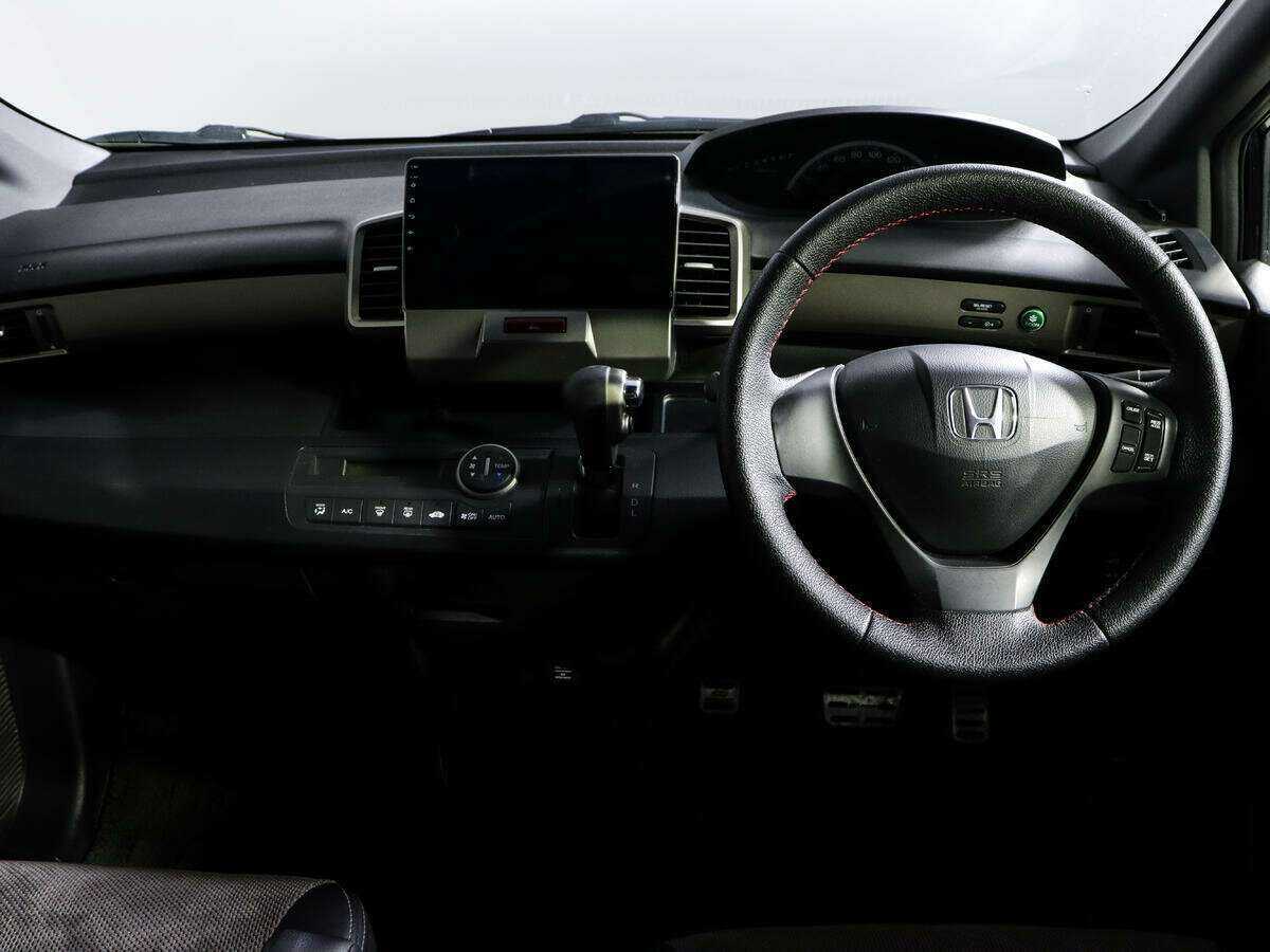 Honda Freed с пробегом — 2012 год. Фото: #9