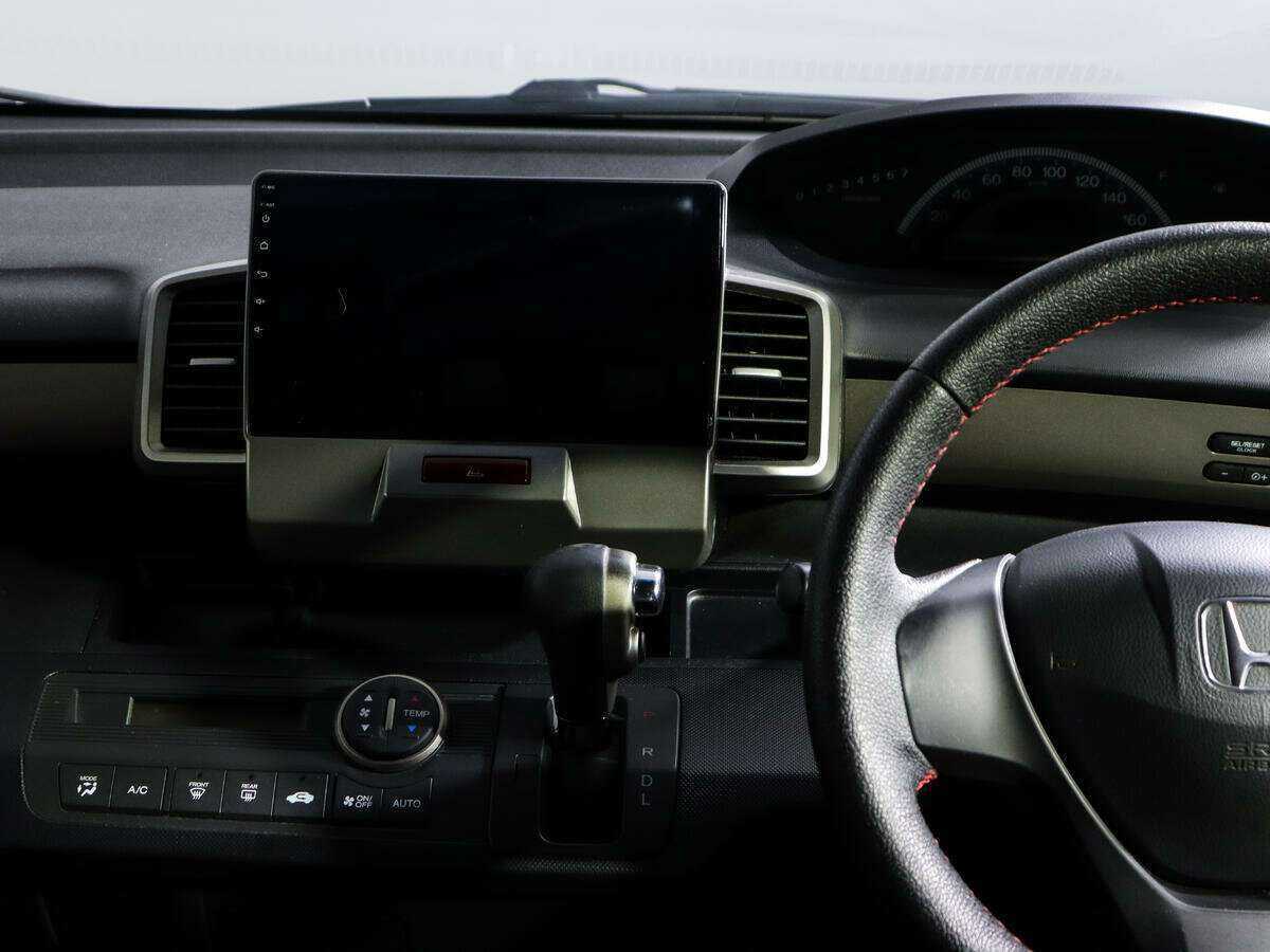 Honda Freed с пробегом — 2012 год. Фото: #10