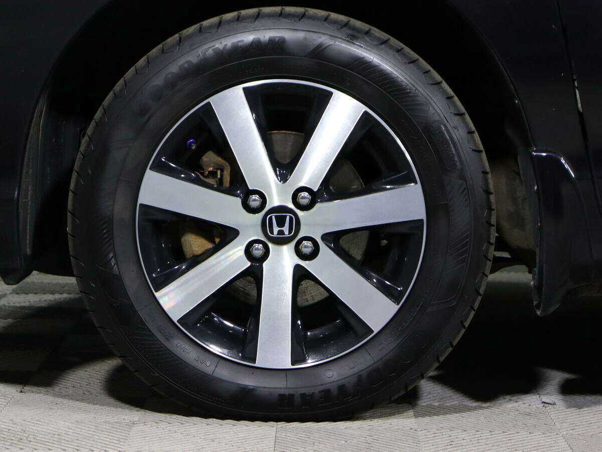 Honda Freed с пробегом — 2012 год. Фото: #12