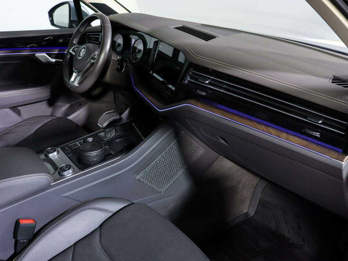 Volkswagen Touareg с пробегом — 2018 год. Фото: #7