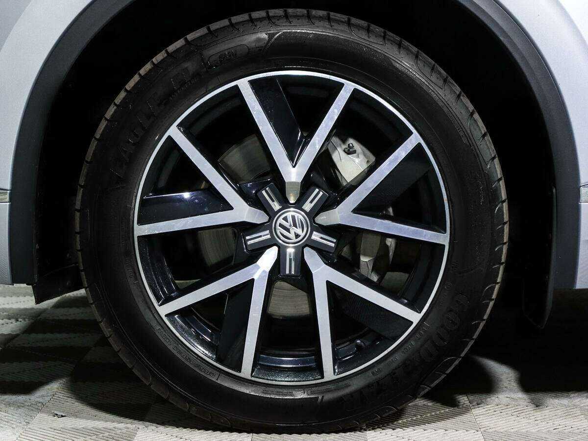 Volkswagen Touareg с пробегом — 2018 год. Фото: #13