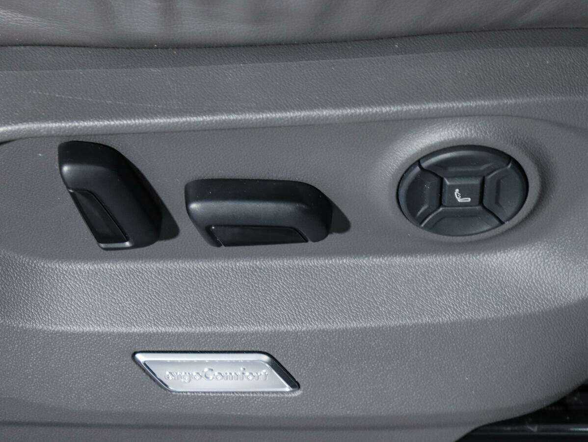 Volkswagen Touareg с пробегом — 2018 год. Фото: #15