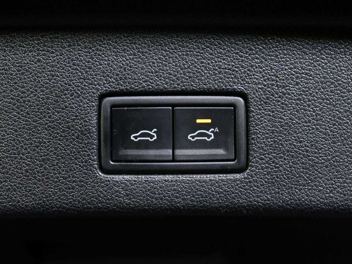 Volkswagen Touareg с пробегом — 2018 год. Фото: #18