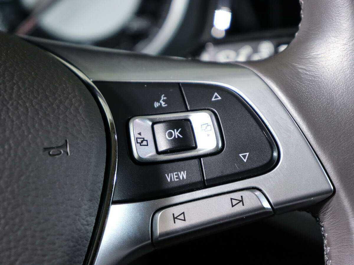 Volkswagen Touareg с пробегом — 2018 год. Фото: #23