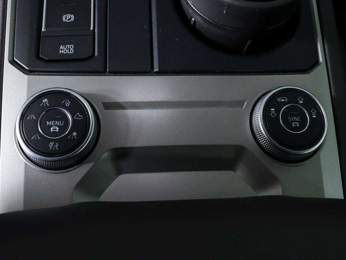 Volkswagen Touareg с пробегом — 2018 год. Фото: #25