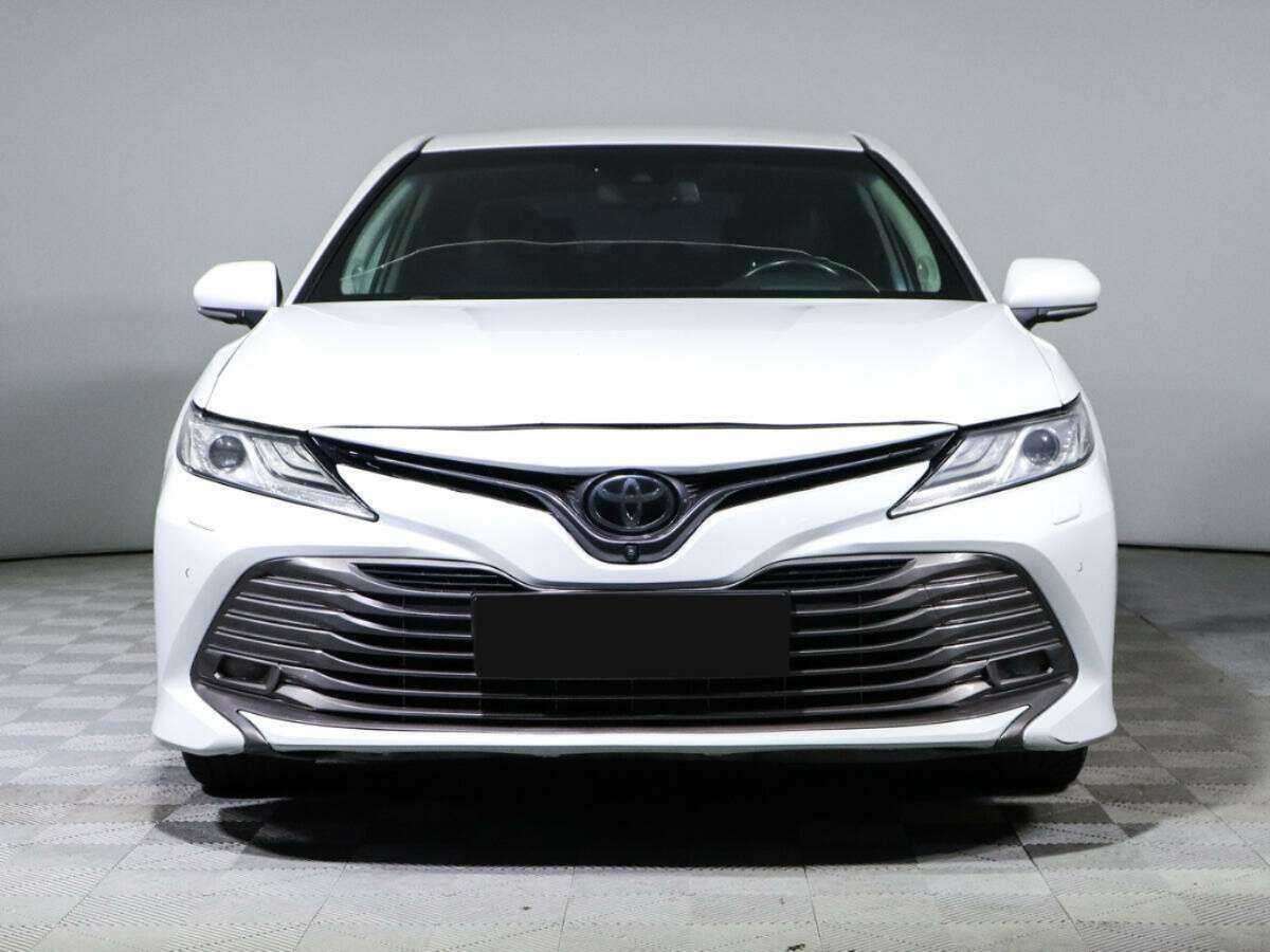 Toyota Camry с пробегом — 2019 год. Фото: #1