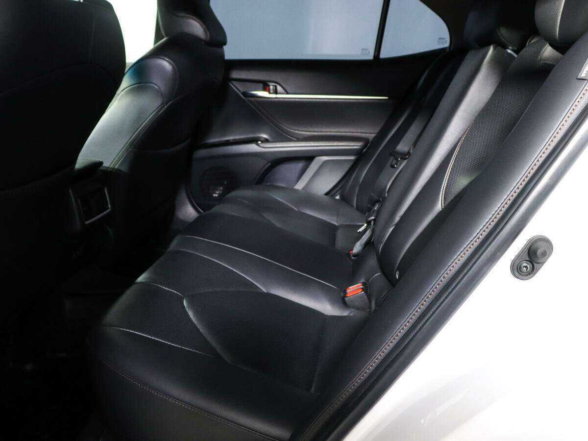 Toyota Camry с пробегом — 2019 год. Фото: #7