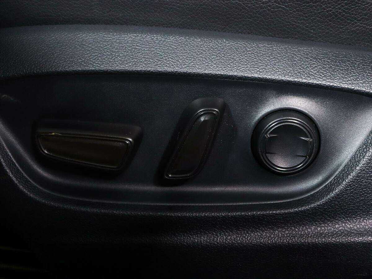 Toyota Camry с пробегом — 2019 год. Фото: #21