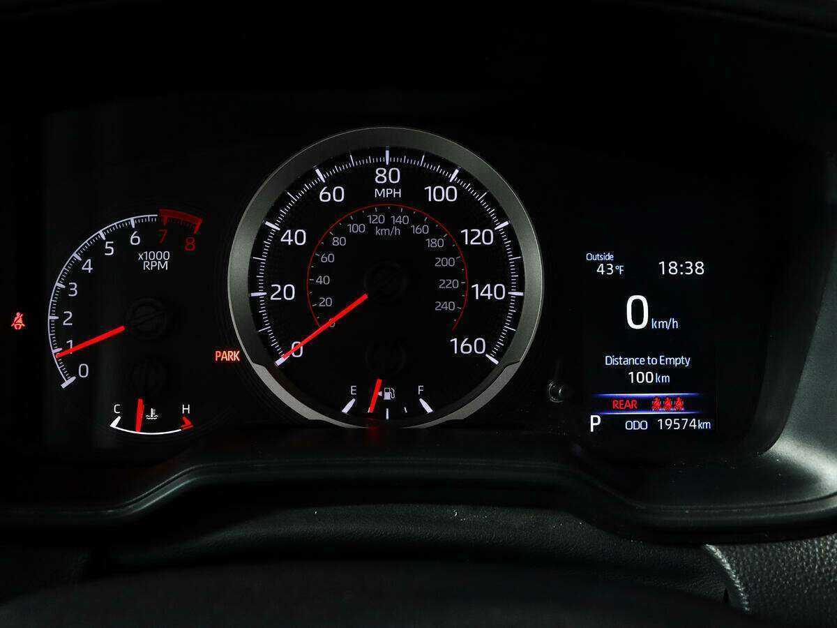 Toyota Corolla Cross с пробегом — 2022 год. Фото: #8