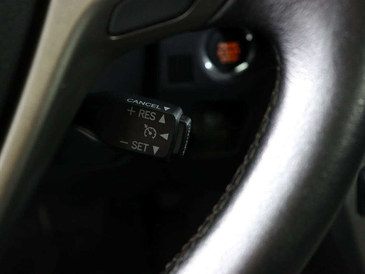 Toyota Avensis с пробегом — 2011 год. Фото: #12