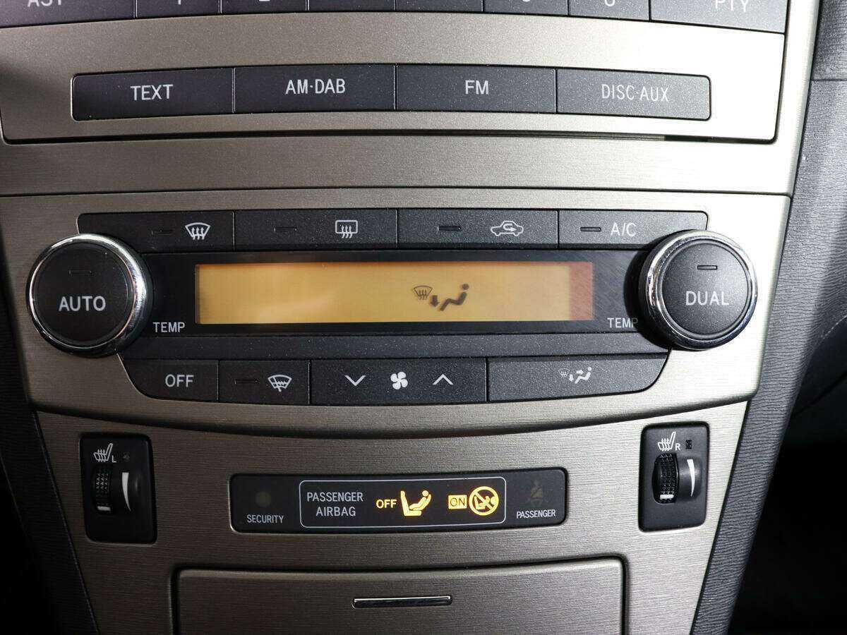 Toyota Avensis с пробегом — 2011 год. Фото: #14