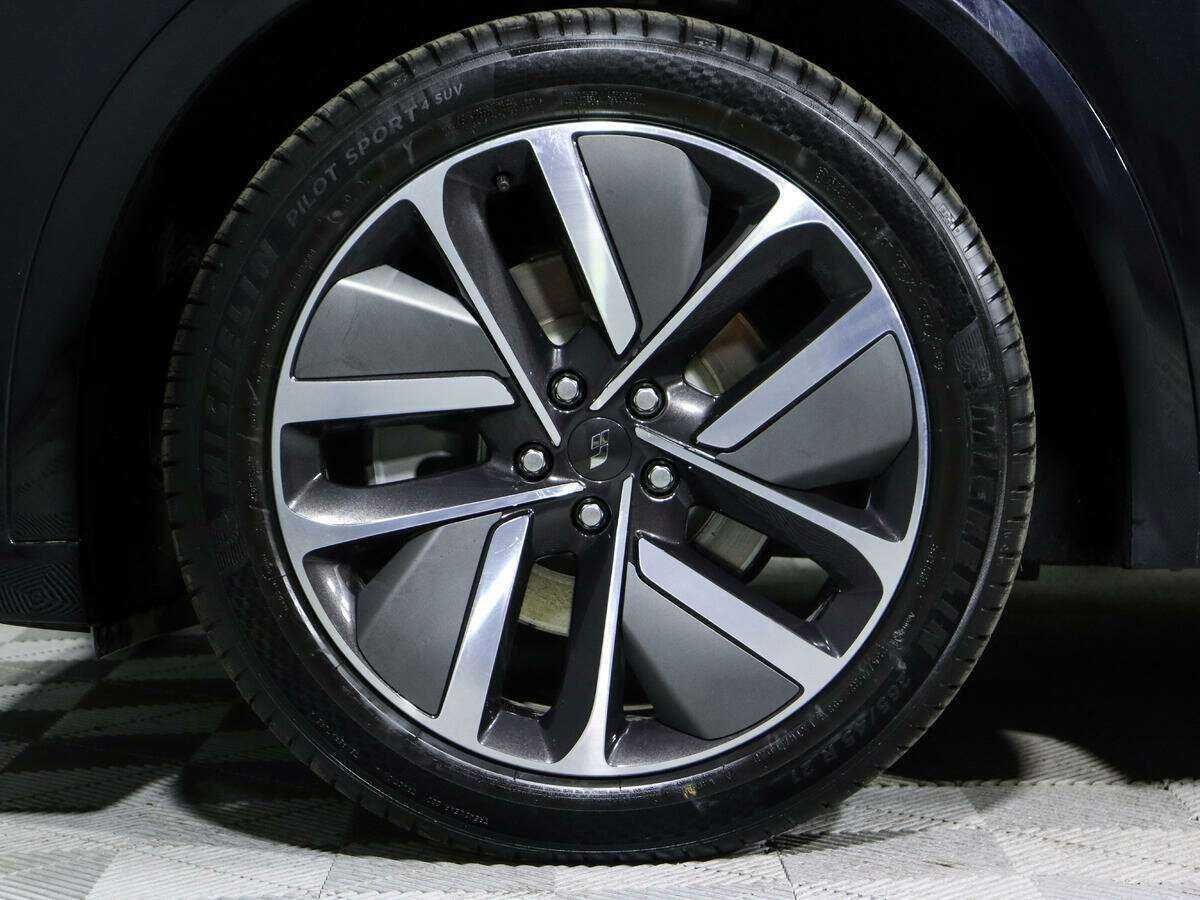 LiXiang L9 с пробегом — 2023 год. Фото: #15