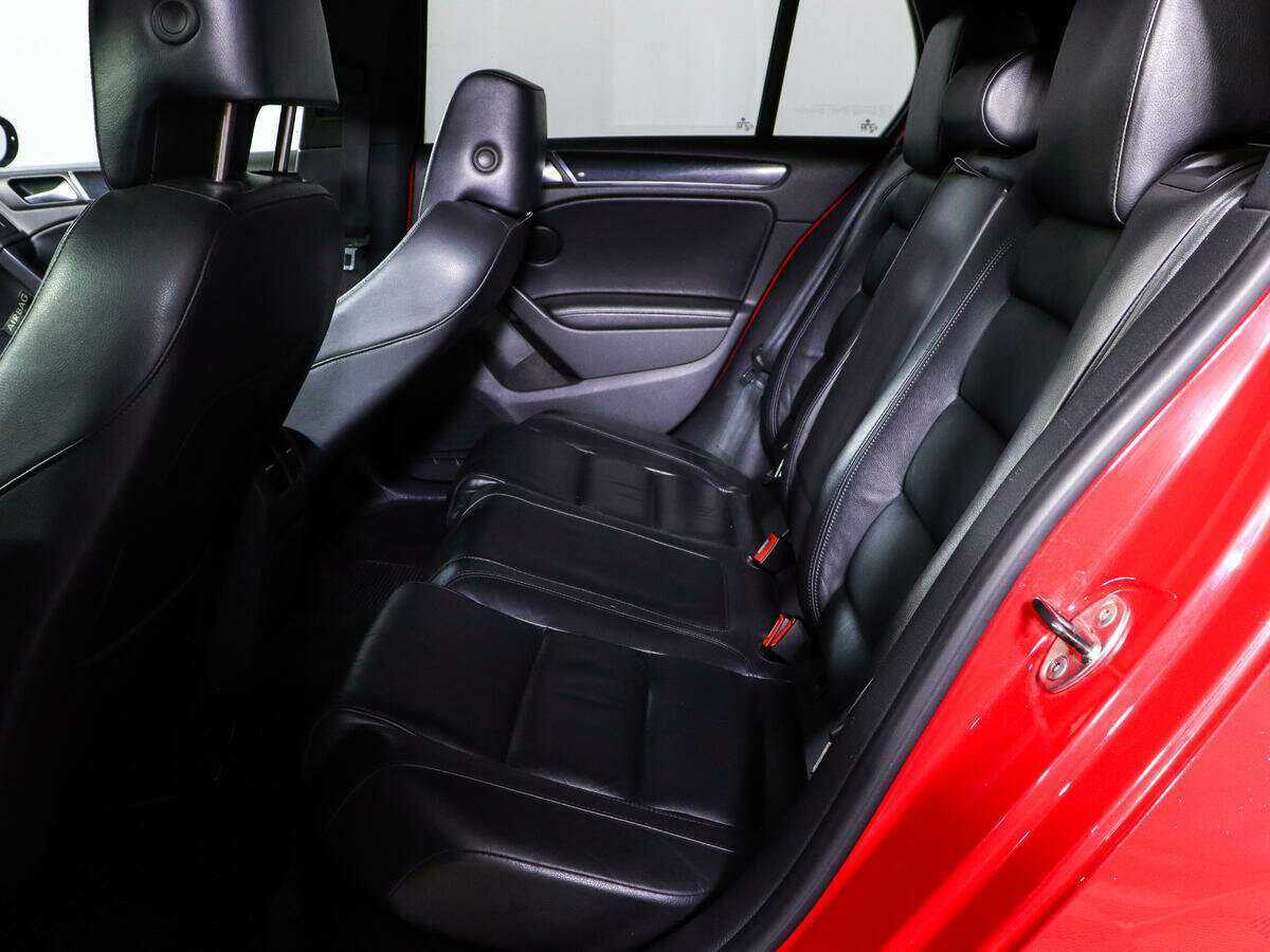 Volkswagen Golf GTI с пробегом — 2009 год. Фото: #6