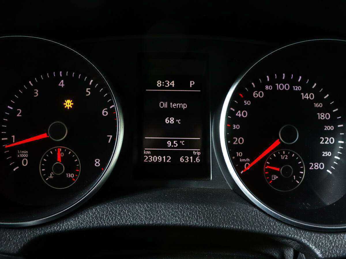 Volkswagen Golf GTI с пробегом — 2009 год. Фото: #7