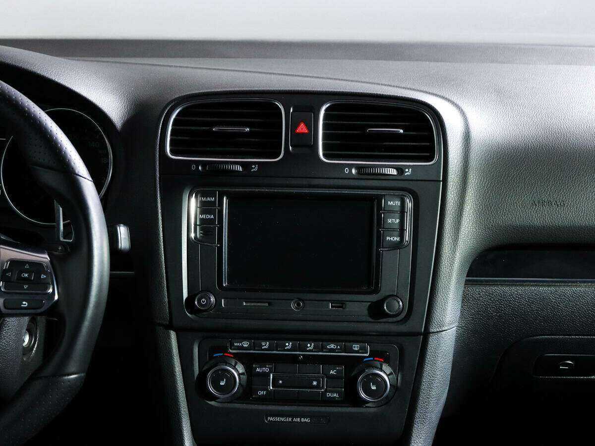 Volkswagen Golf GTI с пробегом — 2009 год. Фото: #9