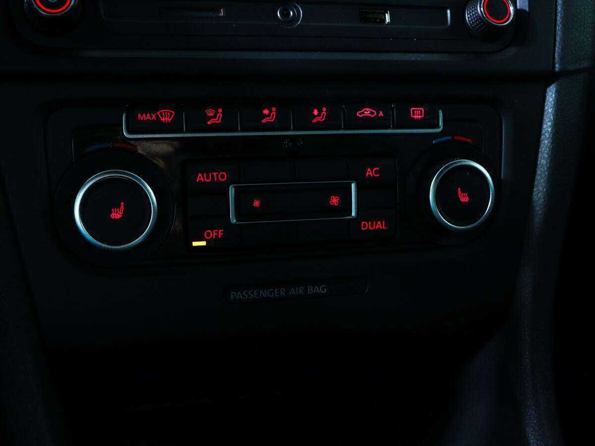 Volkswagen Golf GTI с пробегом — 2009 год. Фото: #11