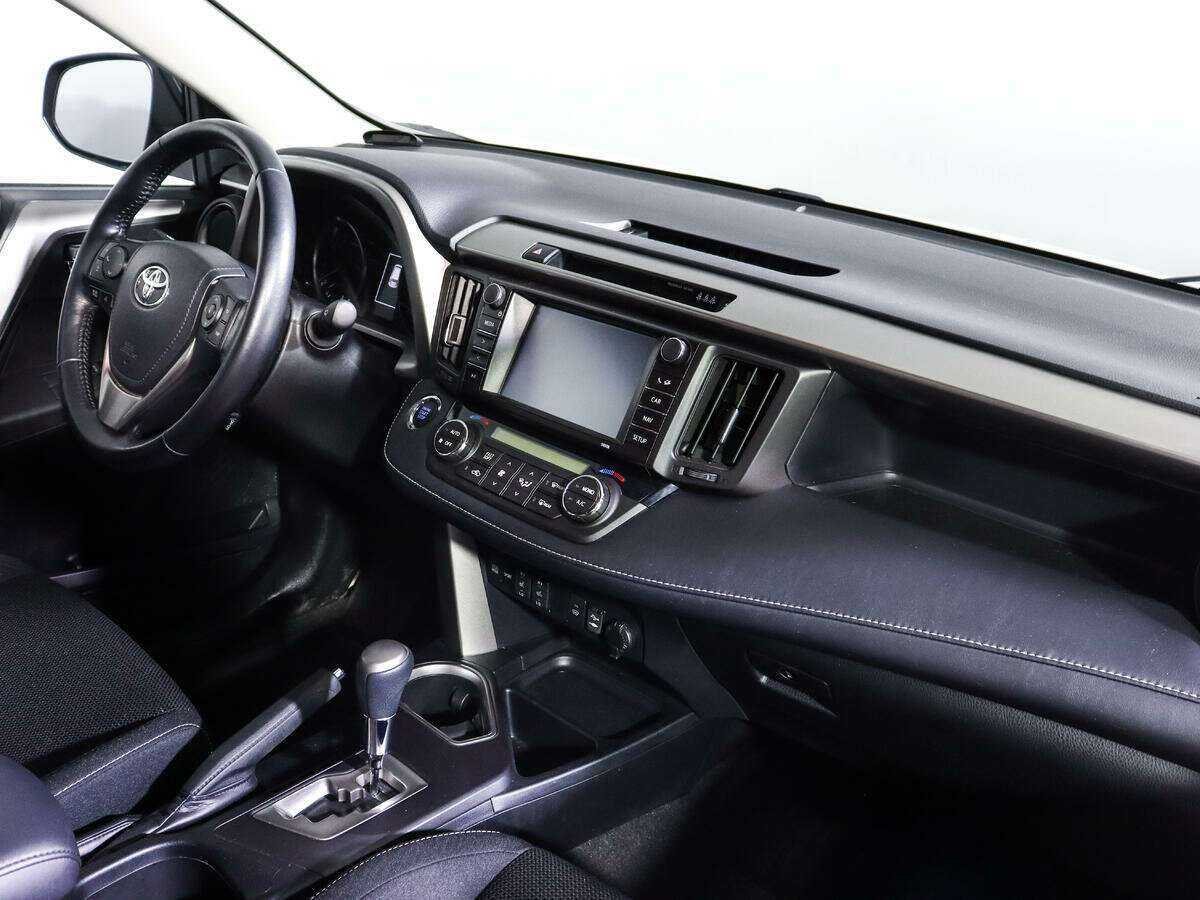 Toyota RAV4 с пробегом — 2017 год. Фото: #7
