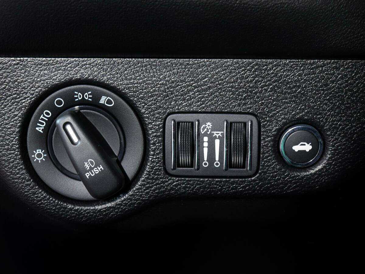 Dodge Challenger с пробегом — 2020 год. Фото: #16