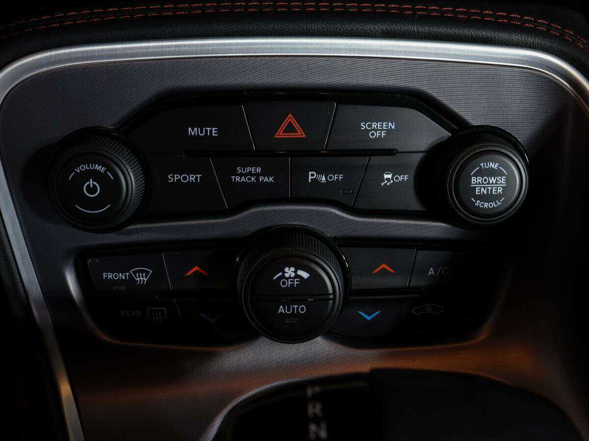 Dodge Challenger с пробегом — 2020 год. Фото: #19