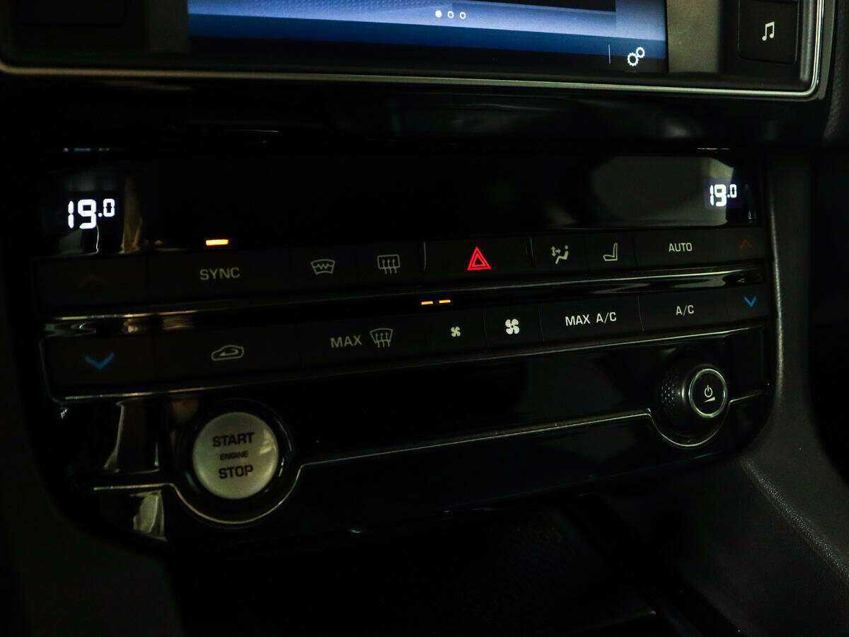 Jaguar F-Pace с пробегом — 2018 год. Фото: #19