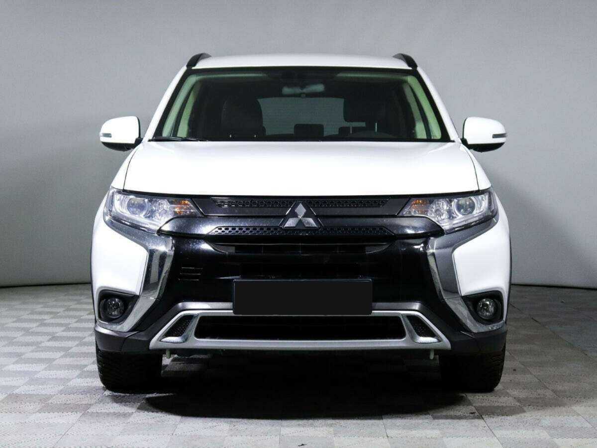 Mitsubishi Outlander с пробегом — 2022 год. Фото: #1