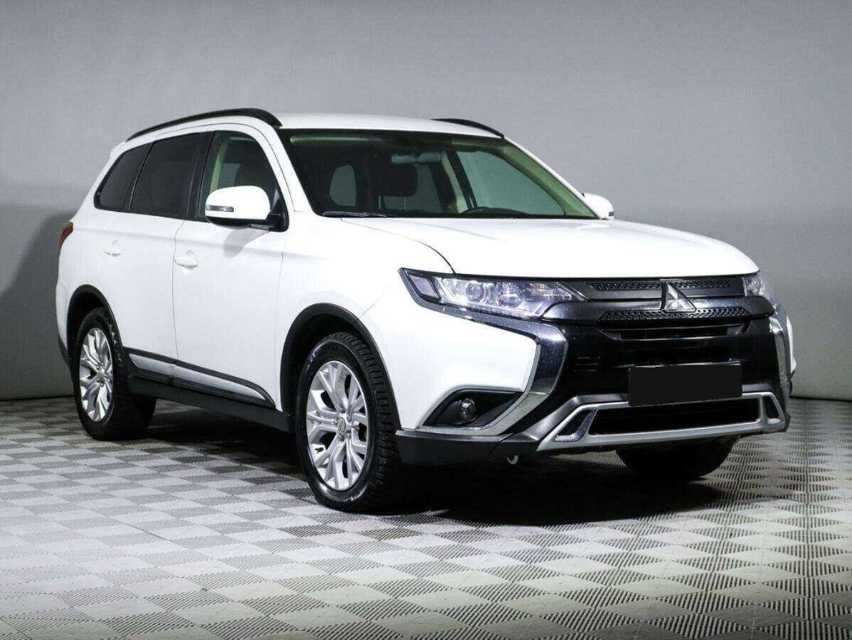 Mitsubishi Outlander с пробегом — 2022 год. Фото: #2