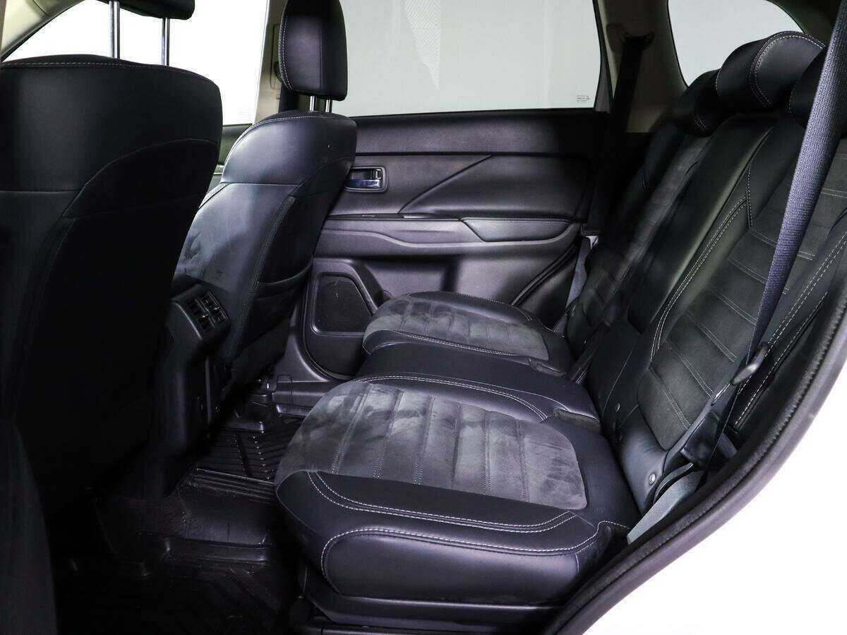 Mitsubishi Outlander с пробегом — 2022 год. Фото: #9