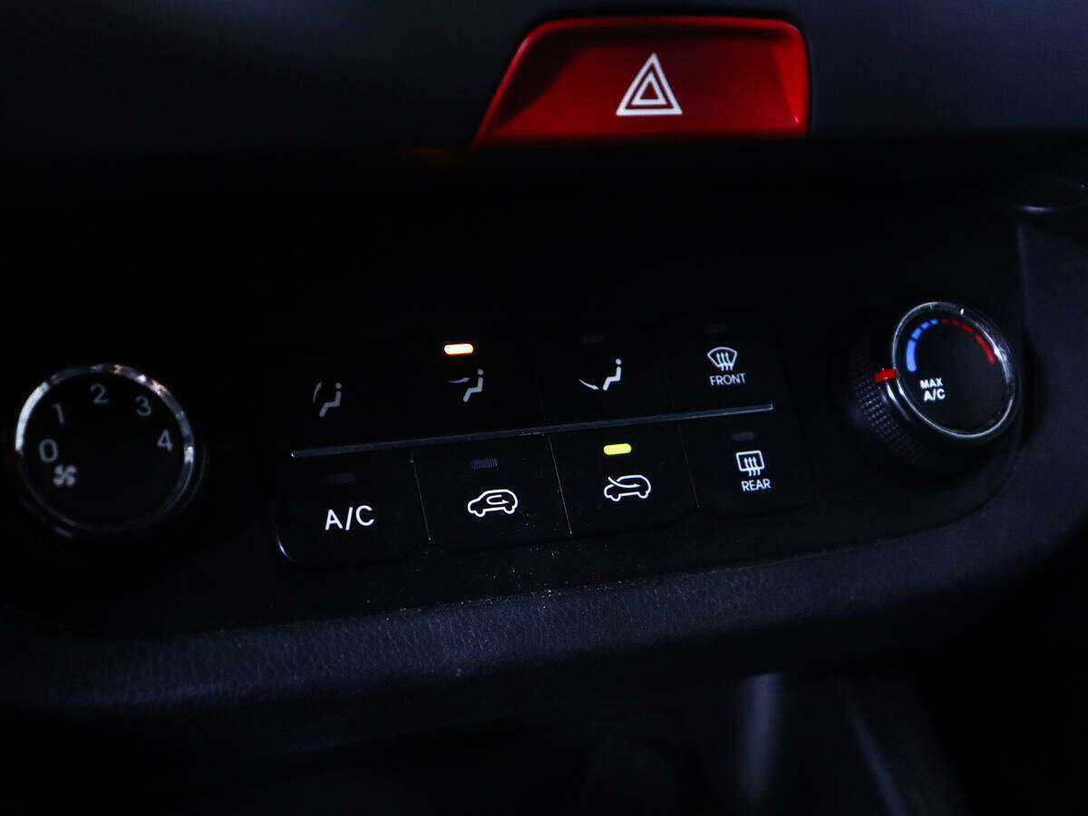 Kia Sportage с пробегом — 2011 год. Фото: #15