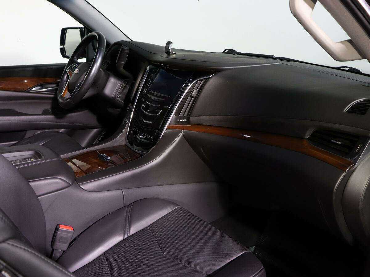 Cadillac Escalade с пробегом — 2015 год. Фото: #9