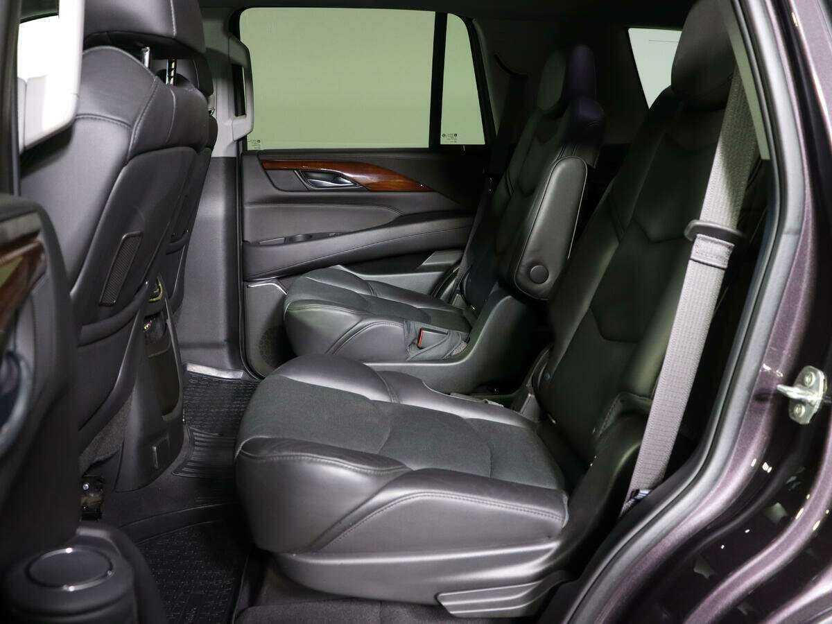 Cadillac Escalade с пробегом — 2015 год. Фото: #10