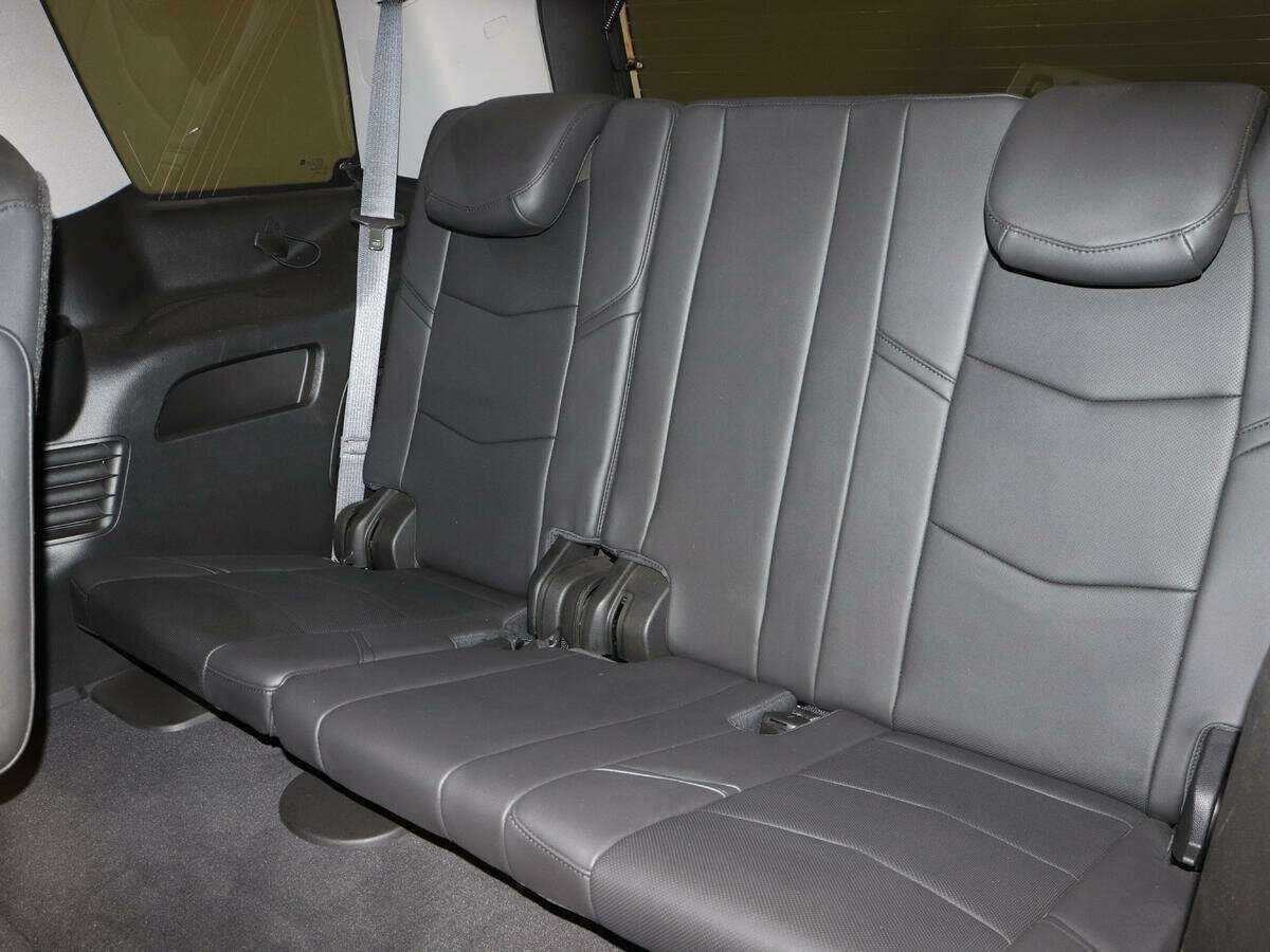 Cadillac Escalade с пробегом — 2015 год. Фото: #11