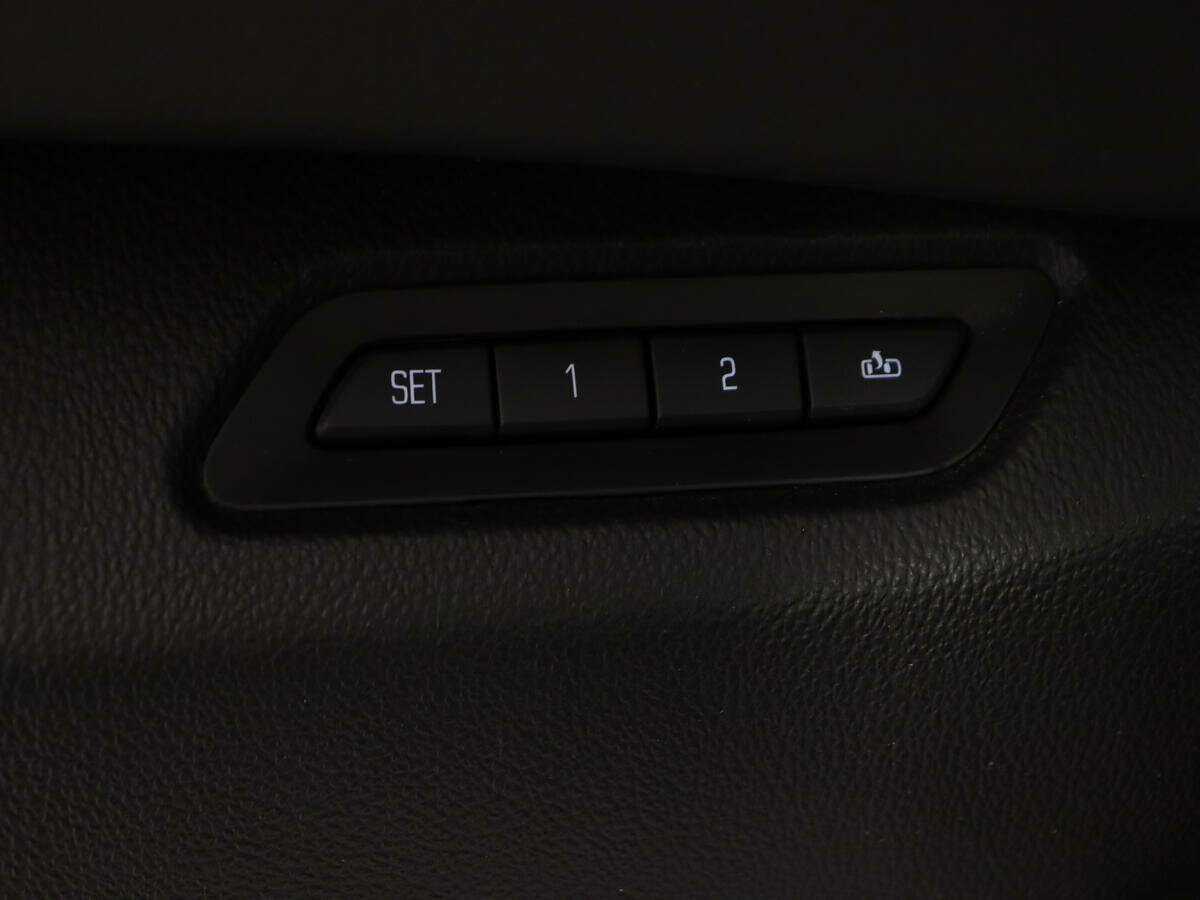 Cadillac Escalade с пробегом — 2015 год. Фото: #14