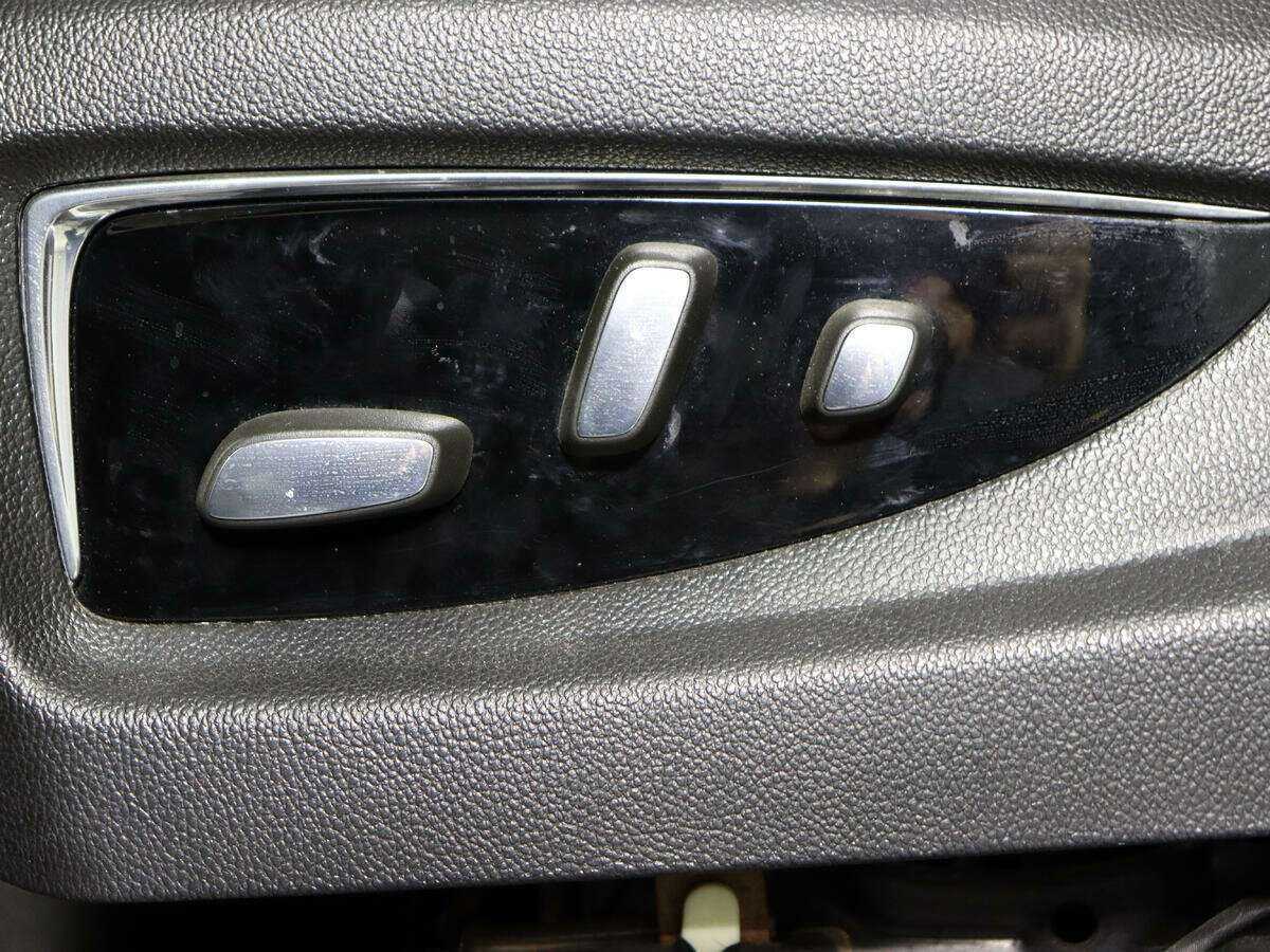 Cadillac Escalade с пробегом — 2015 год. Фото: #15