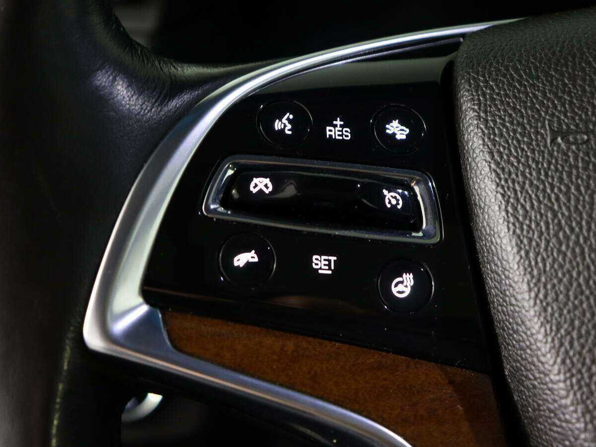 Cadillac Escalade с пробегом — 2015 год. Фото: #16