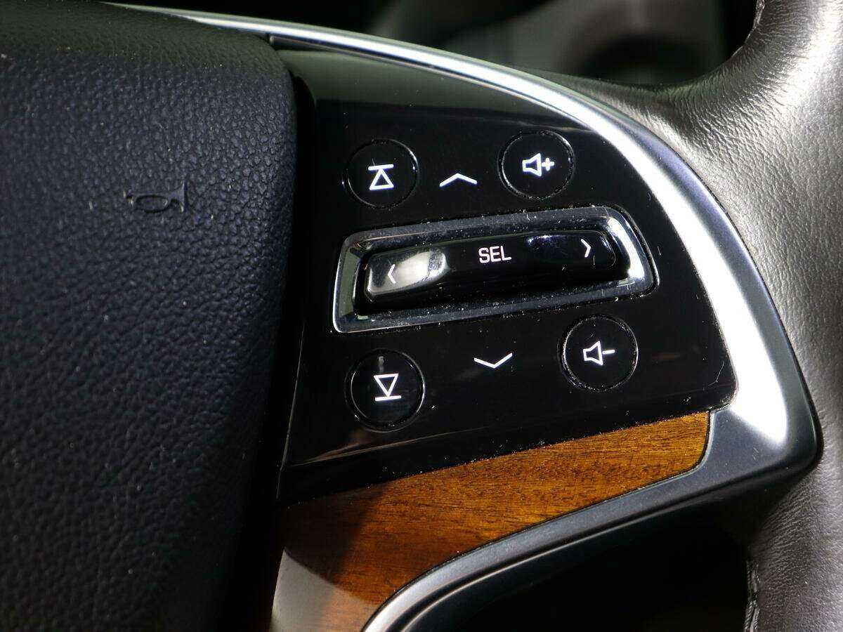 Cadillac Escalade с пробегом — 2015 год. Фото: #17