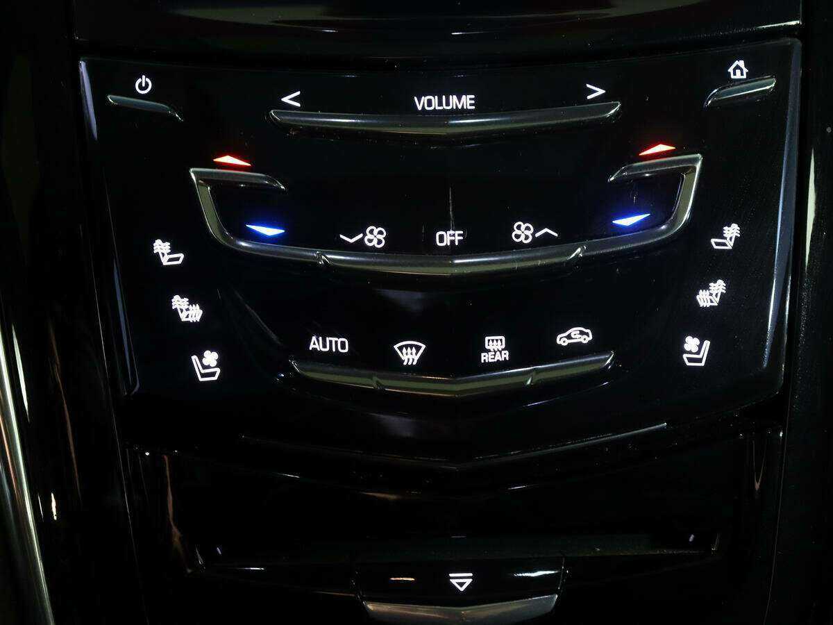 Cadillac Escalade с пробегом — 2015 год. Фото: #19