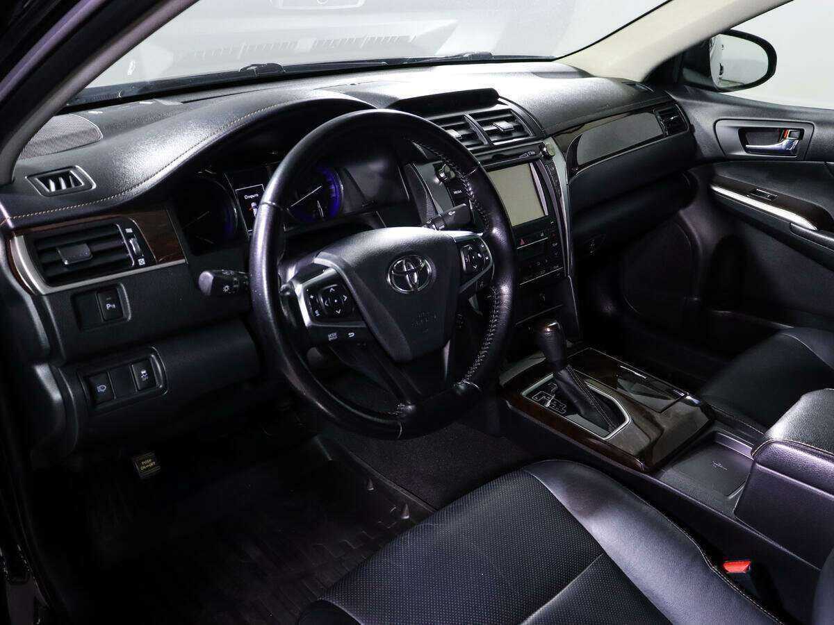 Toyota Camry с пробегом — 2017 год. Фото: #11