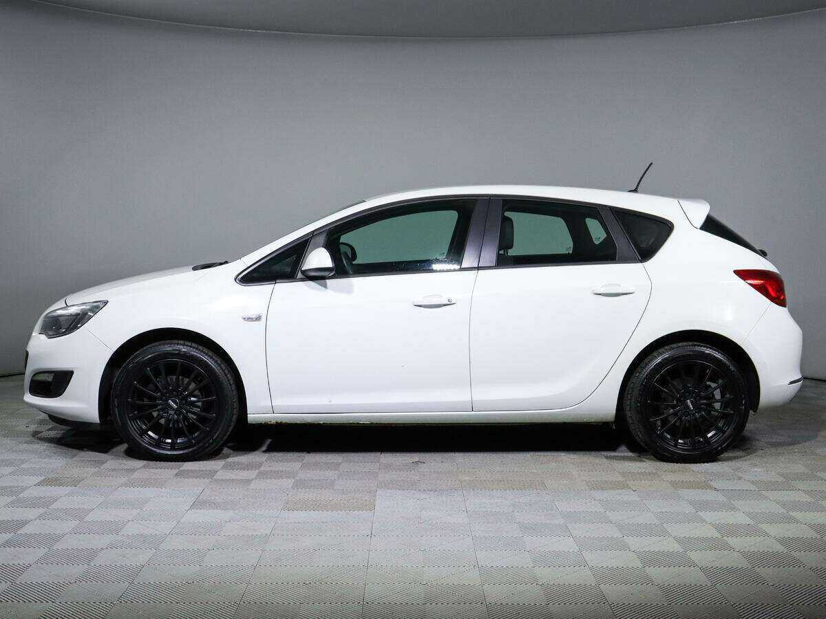 Opel Astra с пробегом — 2012 год. Фото: #6